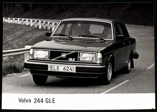 Fotografie Auto Volvo 244 GLE, Stufenheck-Limousine, Werkfoto