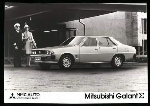 Fotografie Auto Mitsubishi Galant, Flugzeug Pilot & Stewardess nebst Limousine, Werkfoto