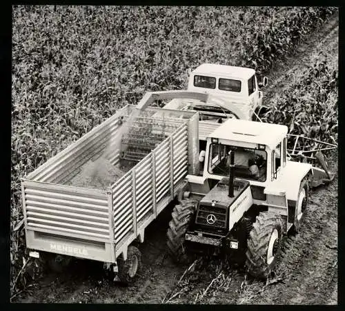 Fotografie Traktor Mercedes Benz & Lastwagen Unimog ernten Silage, Werkfoto