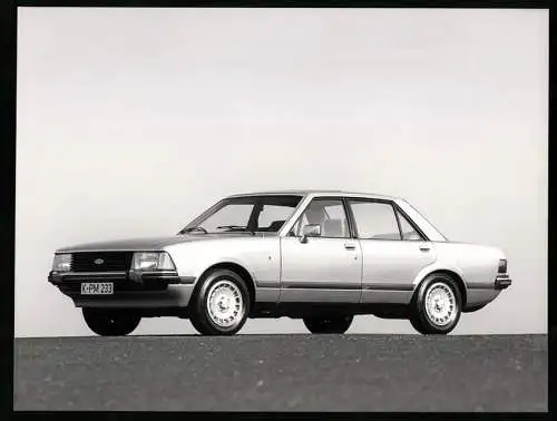 Fotografie Auto Ford Granada, Stufenheck-Limousine, Werkfoto