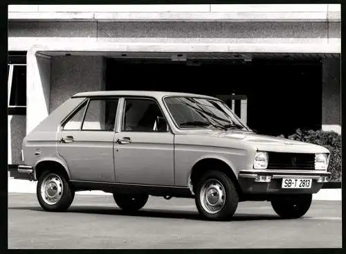 Fotografie Auto Peugeot 104, Viertürer Kleinwagen, Werkfoto