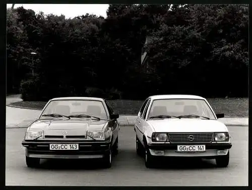 Fotografie Auto Opel Manta B & Opel Ascona B, Kfz-Kennzeichen Gross Gerau, Werkfoto