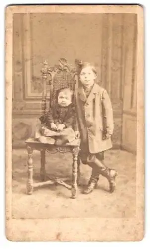 Fotografie C. G. Lüll, Ingolstadt, Zwei Kinder im Studio