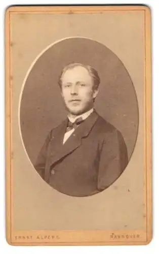 Fotografie Ernst Alpers, Hannover, Georgstr. 17, Porträt eines Mannes