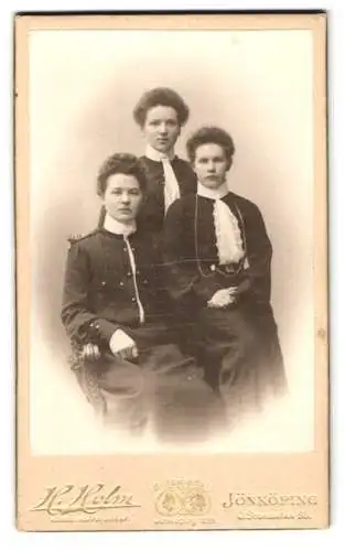 Fotografie H. Holm, Jönköping, Östra Storgatan 53, Drei Frauen in eleganter Kleidung