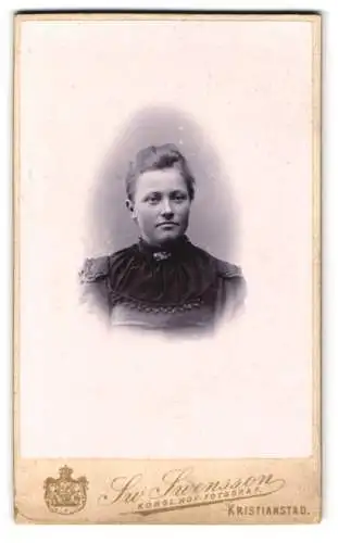 Fotografie Sw. Swensson, Kristianstad, Fisktorget 222 A, Portrait einer Dame