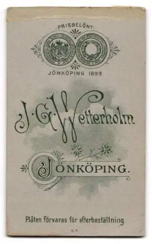 Fotografie J.G. Wetterholm, Jönköping, Elegante Dame in edlem Kleid