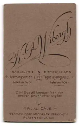 Fotografie K.G. Wiborgh, Karlstad, Jernvägsgatan 1, Porträt eines jungen Mannes