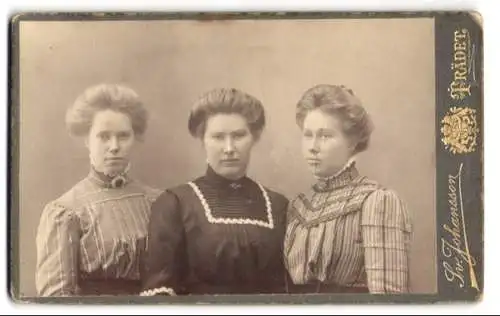 Fotografie S. Johansson, Trädet, Porträt dreier Frauen