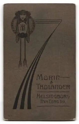 Fotografie Morin &amp Tholander, Helsingborg, Nya Torg 59, Drei elegante Männer in Anzügen