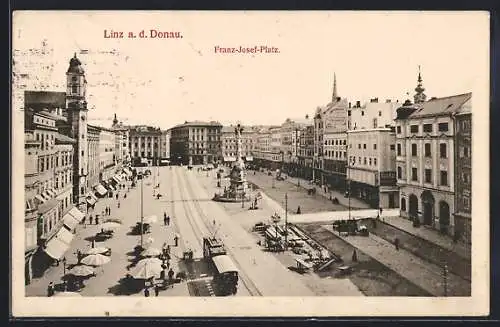 AK Linz a. d. Donau, Franz Josef-Platz mit Strassenbahn und Marktständen aus der Vogelschau