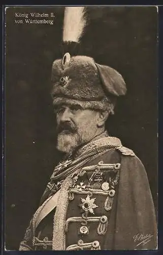 AK König Wilhelm II. von Württemberg, Portrait in Uniform mit Pelzmütze