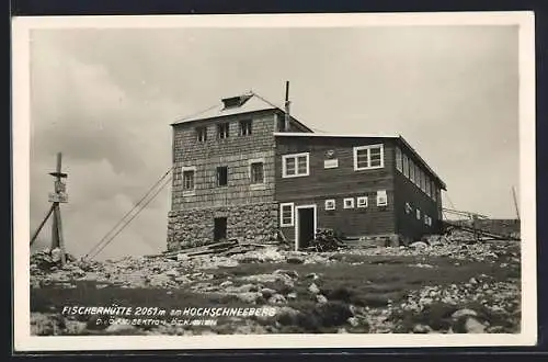 AK Fischerhütte am Hochschneeberg, Ansicht mit Wegweiser