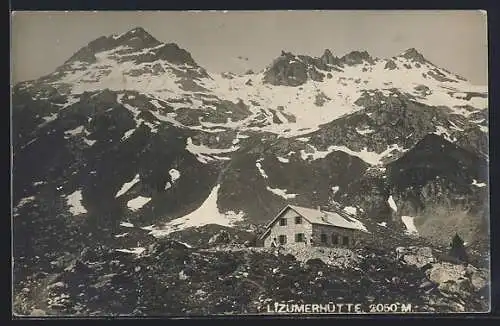 AK Lizumerhütte, Berghütte der Sektion Hall i. Tirol, mit Bergpanorama