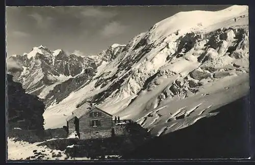 AK Mutthornhütte, Berghütte mit Jungfrau-Ebnefluh und Tschingelfirn