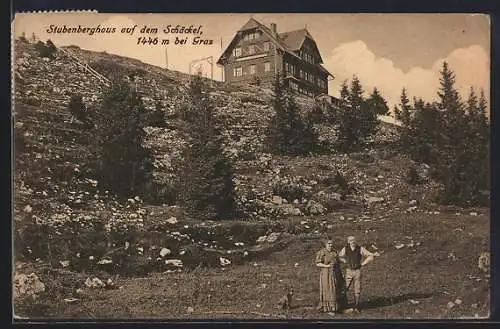 AK Stubenberghaus auf dem Schöckel, Berghütte, Ansicht mit Paar und Hund