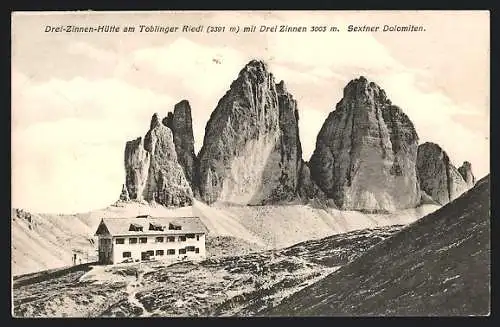 AK Drei-Zinnen-Hütte am Toblinger Riedl, Ansicht mit den Drei Zinnen