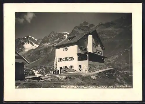 AK Neue Regensburgerhütte am Stubai, Ansicht gegen die Bergspitzen