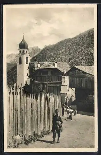 AK Nova Levante, kleiner Junge im Ort mit Blick auf die Kirche