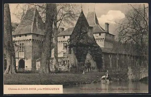 AK Périgueux, Château du Lieu-Dieu près de Périgueux et son reflet dans l`eau