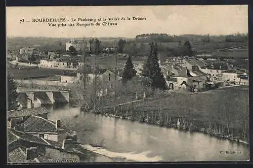 AK Bourdeilles, Le Faubourg et la Vallée de la Dronne vue des Remparts du Château