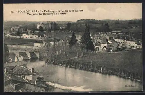 AK Bourdeilles, Le Faubourg et la Vallée de la Dronne vue des Remparts du Château