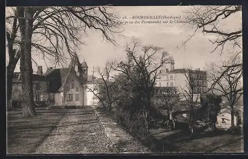 AK Bourdeilles, Vue prise des Promenades sur le Château