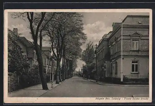 AK Mügeln /Bez. Leipzig, Franz-Seldte-Strasse mit Geschäft