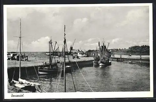 AK Bensersiel, Schiffe im Hafen