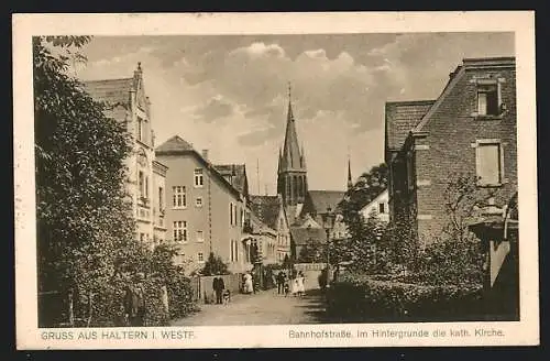 AK Haltern, Bahnhofstrasse mit der kath. Kirche im Hintergrund