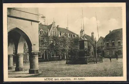 AK Werne /Bez. Münster, Am Markt mit Denkmal