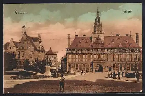 AK Emden, Rathaus mit Denkmal