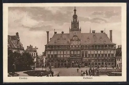 AK Emden, Rathaus mit Denkmal