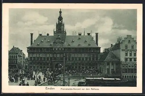 AK Emden, Promenaden-Konzert vor dem Rathaus