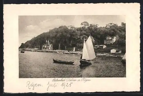 AK Lohme a. Rügen, Ostseebad, Uferpartie mit Segelboot