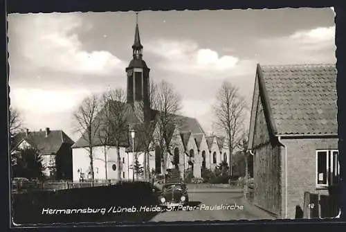 AK Hermannsburg /Lüneb. Heide, St. Peter-Paulskirche mit Strassenpartie