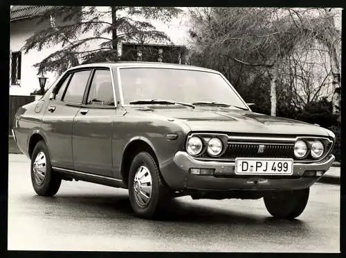 Fotografie Auto Datsun 160 J, Kfz-Kennzeichen Düsseldorf, Werkfoto