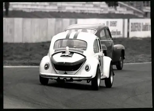 Fotografie Auto Volkswagen VW Käfer, Rennkäfer mit aufgestellter Motorhaube auf dem Hockenheimring