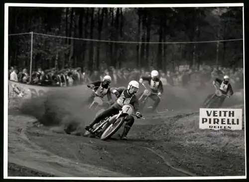 Fotografie Motorsport, Motorradrennen / Geländerennen - Motocross, Rennmotorräder Startnummer 1, 2, 3 & 4