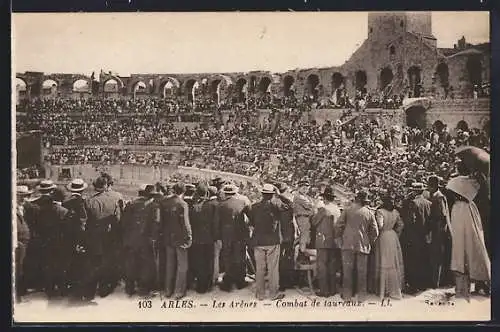 AK Arles, Les Arènes, Combat de taureaux