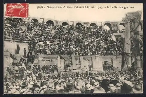 AK Arles, Mireille aux Arènes, 30 mai 1909, Un côté des gradins