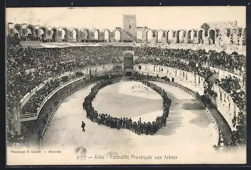 AK Arles, Farandole Provencale aux Arènes