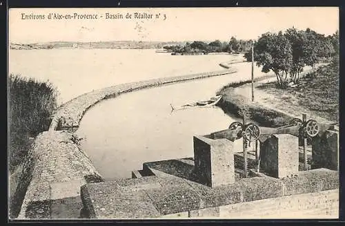 AK Aix-en-Provence, Bassin de Réaltor avec écluse et barque