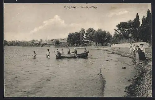 AK Rognac, Vue de la Plage avec baigneurs et bateau