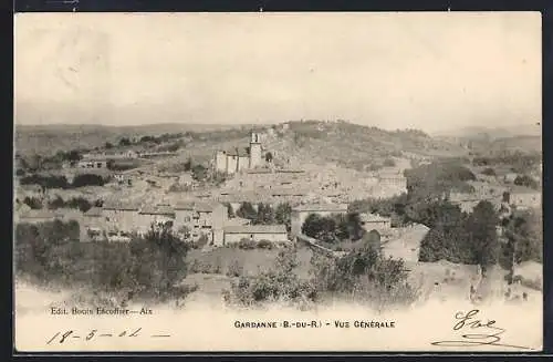 AK Gardanne, Vue générale du village et des collines environnantes