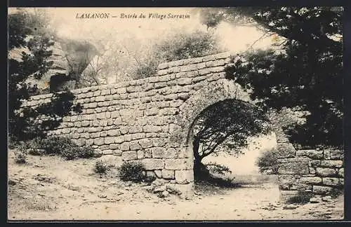 AK Lamanon, Entrée du Village Sarrazin