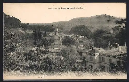 AK Lamanon, Panorama du village et des collines environnantes