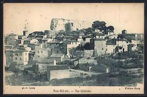 AK Bouc-Bel-Air, Vue générale du village et des rochers en arrière-plan