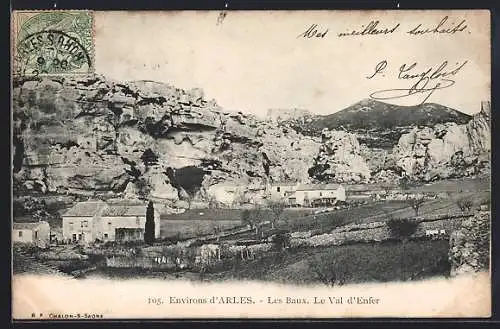 AK Les Baux, Le Val d`Enfer et ses formations rocheuses impressionnantes