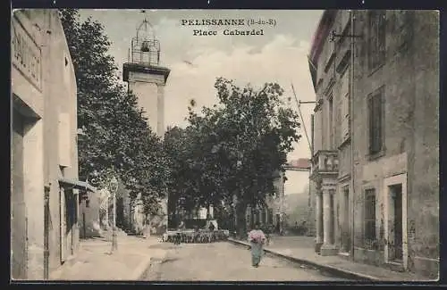 AK Pélissanne, Place Cabardel avec tour en arrière-plan et rues bordées d`arbres